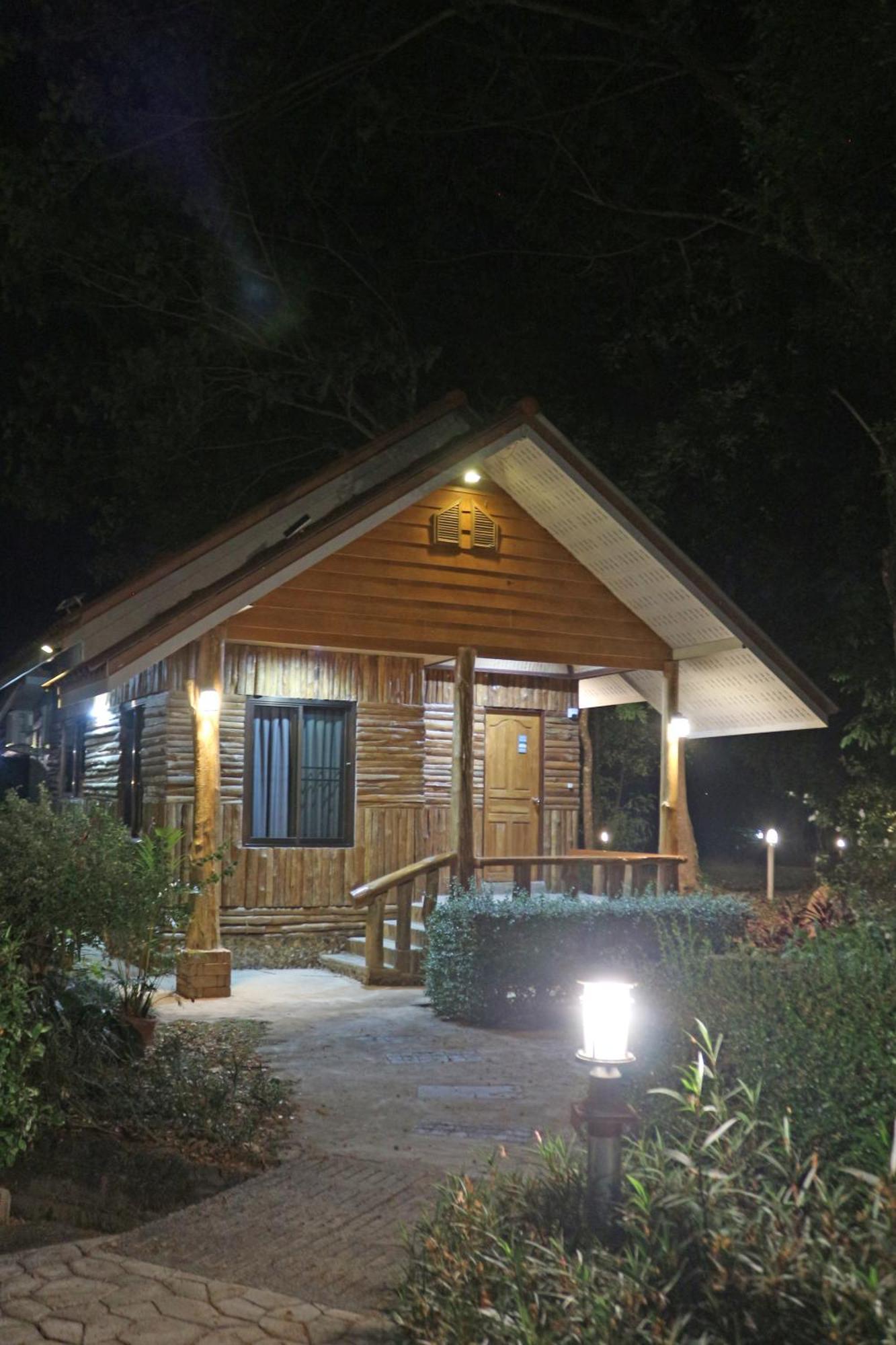 Baan Khue Wieng Resort Mae Sariang Eksteriør bilde